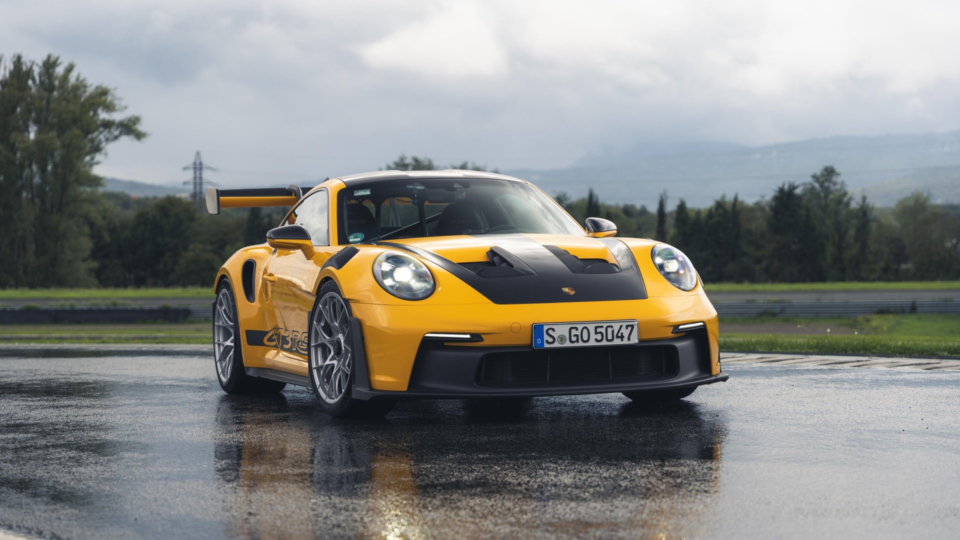 Porsche and Michelin Extend Track-Day Season with New Wet Tyre